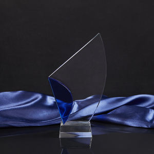 Penjualan terlaris grosir trofi kristal ukir laser 3D kustom dengan kristal biru dan merah untuk souvenir trofi mewah - Product Image 3