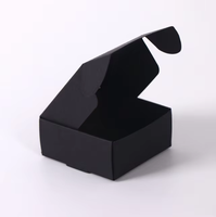 Boîtes d'expédition pliables en papier, petit format, chocolat noir et blanc, prix raisonnable, logo personnalisé, forme carrée