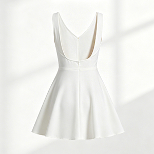 Vendita all'Ingrosso di Abbigliamento Casual, Articoli Popolari, Nuovo Abito Bianco Corto Sexy Senza Maniche con Schiena Scoperta per Donne - Product Image 2