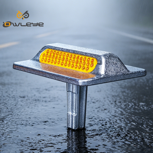 Cône de signalisation robuste en acier, homologué IP68, pour zones industrielles, terminaux de conteneurs et marques routières à fort trafic - Product Image 1
