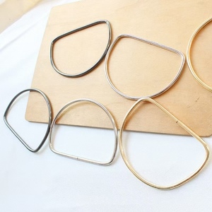 Accesorios de Asa Metálica para Bolso con Diseño de Cabeza de Gato, Forma Trapezoidal y Anillo de Arrastre Redondo - Product Image 2