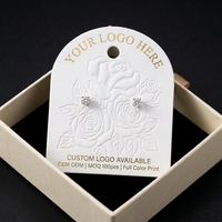 Carte de présentation de bijoux en papier de coton blanc avec logo personnalisé en relief floral rose, dessus arqué, vente en gros, usine OEM