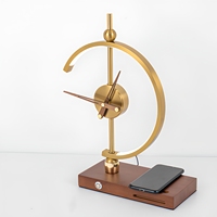 Lampe de bureau LED avec horloge, charge sans fil, lumière de nuit à intensité variable, arc en métal doré pour chambre d'hôtel, salon