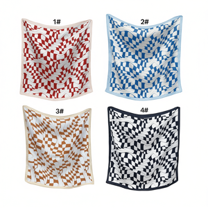 Foulard a Quadretti e Righe 70x70cm, Accessorio di Moda per Donne - Product Image 2