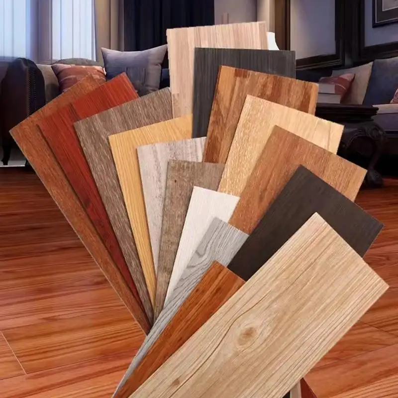 Le PVC de luxe en bois imperméable couvre de tuiles le plancher de lvt plancher auto-adhésif de vinyle peler et coller la planche de plancher de PVC