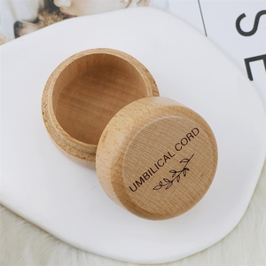 Boîte à souvenirs moderne en bois pour cordon ombilical de bébé, rangement pour cheveux et dents - Product Image 5