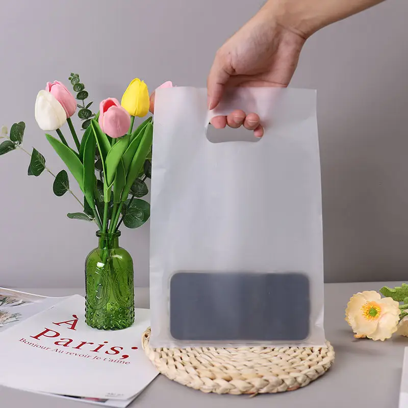 حقائب يد إبداعية مسطحة الشكل مربعة الشكل مصنوعة في الصين مضادة للأتربة بيضاء اللون للتخزين غير منسوجة
