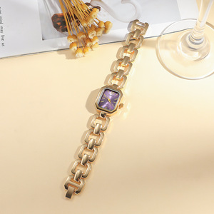 <span class=keywords><strong>Montre</strong></span> pour femmes 2024 Personnalisé Mode Carré Bracelet Compact pour Femmes Exquis Aurora Shell Cadran <span class=keywords><strong>Quartz</strong></span> glacé <span class=keywords><strong>montre</strong></span> - Product Image 4