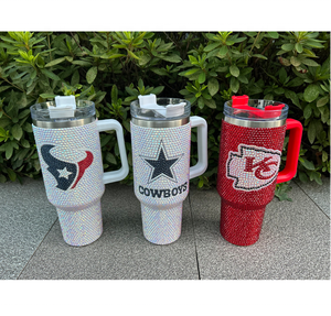Vasos deportivos con tapas de 40oz de acero inoxidable personalizados para equipos de fútbol Texans Cowboys con diamantes de imitación KC Chiefs - Product Image 1