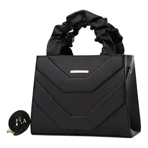 Borsa di Lusso in Pelle da Donna Fana Imala, Nera con Chiusura Geometrica, Stile Estivo - Product Image 4