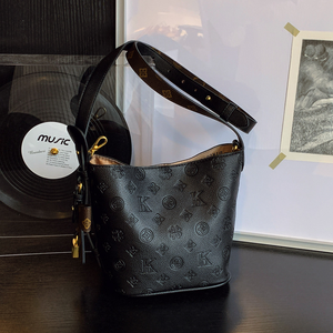 Sac seau messager portable haut de gamme en PU pour femme, doublure polyester, fermeture magnétique, souple, toutes saisons, style décontracté et polyvalent - Product Image 2