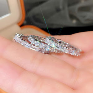 Anello da Donna F1373 con Zirconia Cubica Sintetica, Montatura Rotonda a Pavé, Anello alla Moda - Product Image 5