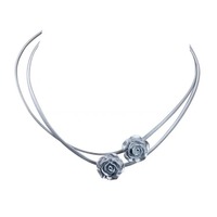Collier ras du cou en cuir pour femme, motif fleur de rose argentée double couche, en tungstène inaltérable, style futuriste haut de gamme