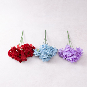Bouquet multicolore de 5 têtes d'hortensias artificiels en soie pour aménagement extérieur, studio photo, décoration de mariage et allée de banquet - Product Image 2