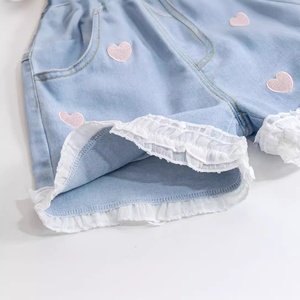 <span class=keywords><strong>Shorts</strong></span> in denim di <span class=keywords><strong>cotone</strong></span> per bambine 2025: Nuovo design elegante con dettagli in pizzo a cuore, vita elasticizzata a vita media, estivi - Product Image 1