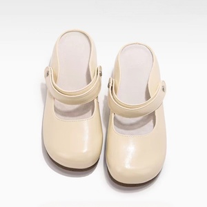 Zapatillas de mujer de cuero con acabado mate, estilo Mary Jane, con tacón medio, hebilla en forma de V, elevadas, lujosas y casuales. - Product Image 3
