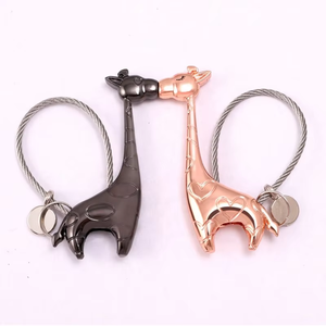 Porte-clés mignon en forme de cerf, porte-clés magnétique en or pour couple, cadeaux pour les amoureux, porte-clés pour hommes et femmes, porte-clés d'animaux adorables - Product Image 1