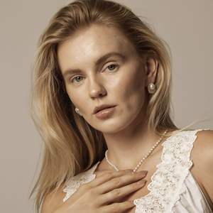 أقراط لؤلؤ باروكي كبيرة طبيعية من المياه العذبة، تصميم أنيق وفاخر - Product Image 2