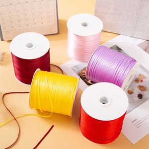 ริบบิ้นซาตินสองด้านพิมพ์ลายฟอยล์สีเงินแบบ DIY สำหรับผูกดอกไม้ ขนาด 3 มม. ม้วนใหญ่ ทำจากโพลีเอสเตอร์ 100% เป็นมิตรกับสิ่งแวดล้อม ใช้สำหรับทำที่คั่นหนังสือและลูกโป่ง - Product Image 4