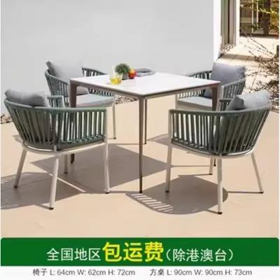 4 sillas, mesa cuadrada de piedra de 90-90 cm