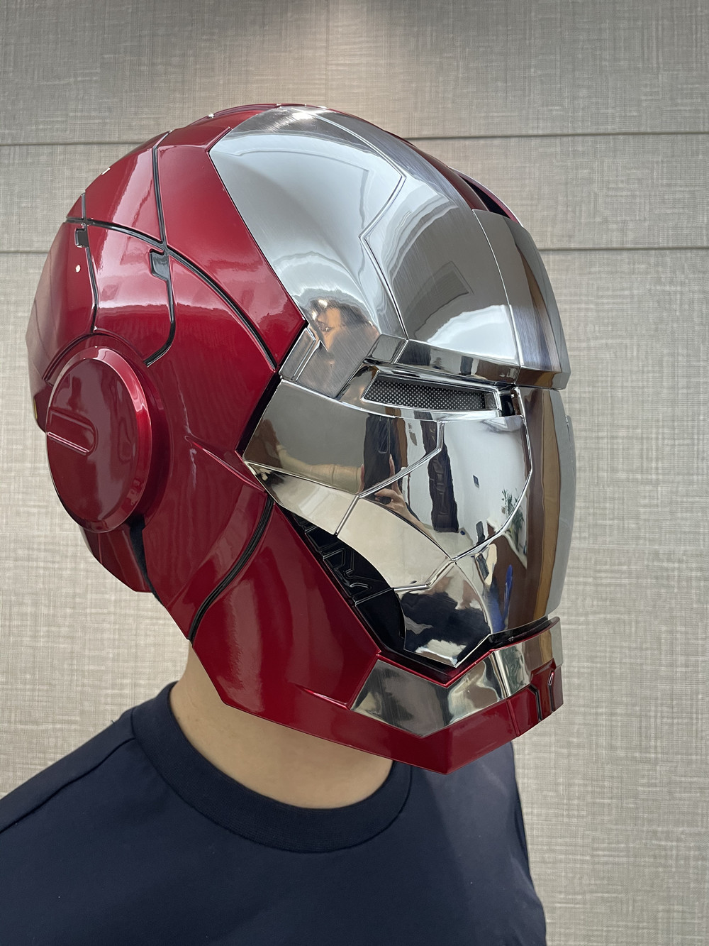 Rojo y plateado