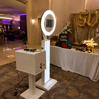Photomaton interactif haut de gamme et minimaliste pour iPad - Équipement photo commercial - et cabine à selfies pour fêtes.