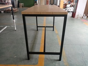 Mesa <span class=keywords><strong>de</strong></span> Bar grande personalizada <span class=keywords><strong>de</strong></span> alta calidad con parte superior <span class=keywords><strong>de</strong></span> chapa y madera contrachapada estable con base <span class=keywords><strong>de</strong></span> metal <span class=keywords><strong>para</strong></span> muebles <span class=keywords><strong>de</strong></span> restaurante y contratación <span class=keywords><strong>de</strong></span> <span class=keywords><strong>eventos</strong></span> - Product Image 4