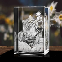 Cube de cristal sculpté en 3D personnalisé en usine Cadeaux de vacances, Cadeaux de remise des diplômes, Souvenirs d'entreprise