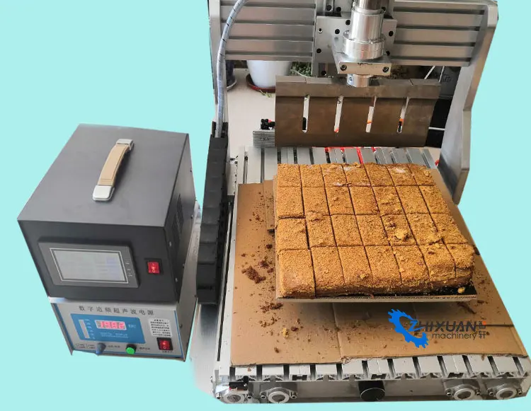 Toko Roti kecil menggunakan pemotong kue ultrasonik komersial/mesin pemotong kue otomatis untuk dijual