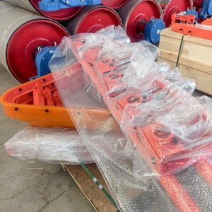 Duurzaam ontwerp fabrieksmodel polyurethaan of legering materiaal meskop met slijtvastheid en corrosiebestendigheid transportbandreiniger - Product Image 5