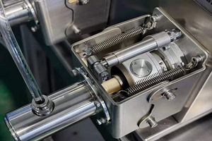 Flacons de table à petite dose flacons de tuyau Tube ampoule en plastique déodorant injection de parfum équipement de remplissage de liquide chimique - Product Image 2