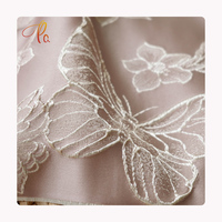 Schneller Versand Modische Garngefärbte Elegante 3D-Blumen Jacquard-Brokatstoffe für Damenkleider Hochzeitsvorhänge - 100% Polyester