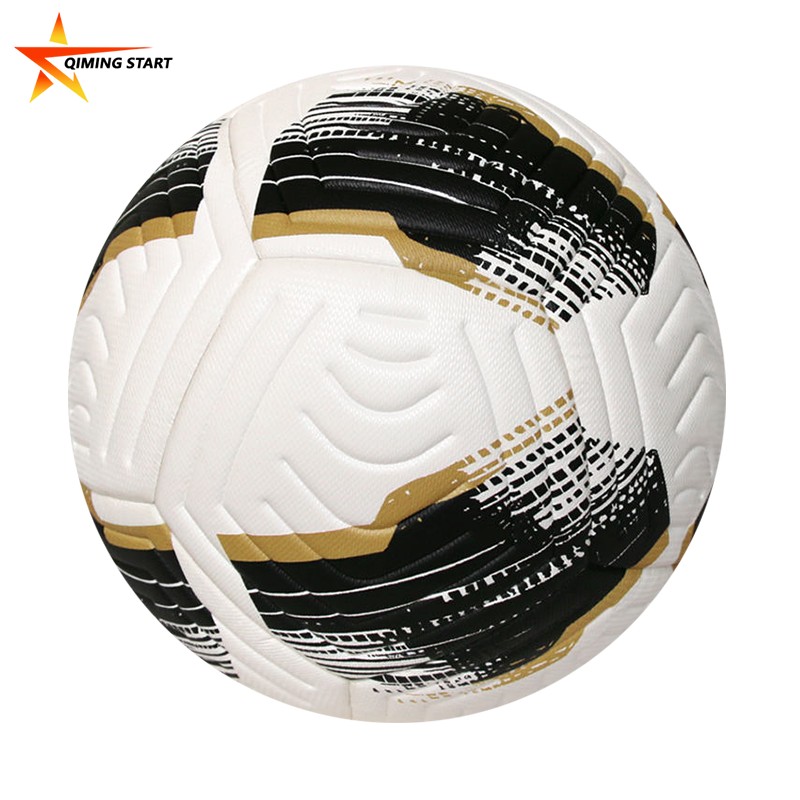 Vari palloni da calcio in stock-multicolore