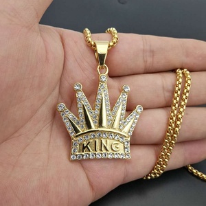 จี้มงกุฎกษัตริย์สแตนเลสสตีลชุบ PVD 18K ไม่ลอก ไม่ดำ พร้อมสร้อยคอเพชรแบบกำหนดเองสำหรับผู้ชาย - Product Image 1