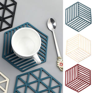 Vaisselle en silicone Tapis isolant Sous-verre Hexagone Tapis en silicone Tapis à isolation thermique Bol Napperon Décoration de table pour la maison Outils de cuisine - Product Image 2