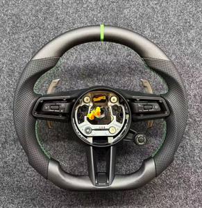 ワンランク上の運転体験を ポルシェステアリングホイール のプレミアム
