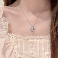 Hete Aanbieding: Messing Fleur-de-lis hanger met kubieke zirkonia voor dames, geschikt voor dagelijks gebruik en feesten, van Four Seasons Factory