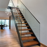 Escalier suspendu architectural intérieur à double poutre latérale, pour la réalisation de projets de collaboration esthétique avec les designers