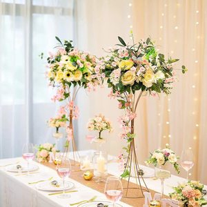 Soporte de flores chapado en hierro dorado hueco y delgado para decoración de escenarios de ceremonias de boda - ¡Gran oferta! - Product Image 3