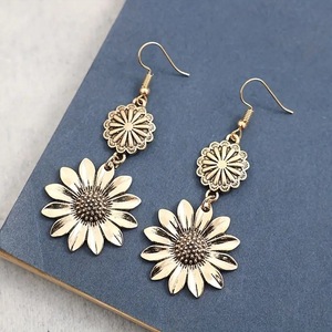 Orecchini pendenti da donna con girasole 3D, gioielli vintage alla moda - Product Image 4