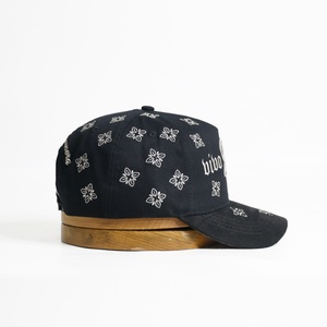 Gorra de Béisbol de Gamuza Personalizable con su Logotipo, Gorras Deportivas Personalizadas con Bordado y Estampados Florales, Logotipo Personalizado - Product Image 3