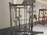 Rack de musculation multifonctionnel en acier inoxydable avec Smith Machine, poulie, Pec Fly et rack à squats pour usage commercial en salle de sport