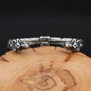 Yunnique – Bracelet Viking à double tête de loup pour hommes, en argent tibétain, en forme de C, design animal, bijoux, cadeau - Product Image 4