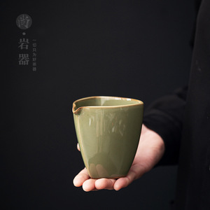 Taza de Cerámica para Té, Diseño Triangular Retro de Porcelana con Esmalte Verde Bambú, Juego de Té Kung Fu sin Tapa, Condado de Dehua - Product Image 4