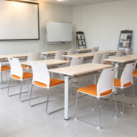 Chaise de formation moderne en plastique PP avec coussin en tissu, base à patins, empilable, pour bureau, salle de conférence, salle de classe, salle de réunion