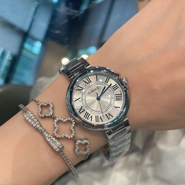 New Ladies' Elegant Minimalist Alloy Strap Watch Stylish Vintage Roman Numerals with Luxury Watch