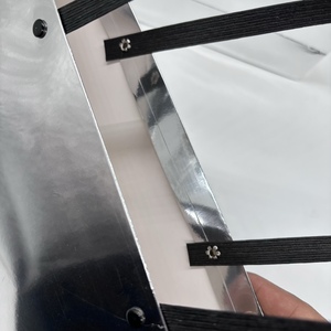 Sac en papier argenté avec logo personnalisé pour vêtements, sacs en papier métallisé brillant, emballage cadeau de luxe pour le shopping - Product Image 3