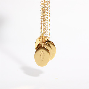 Collier Pendentif Disque Médaille Fleur <span class=keywords><strong>de</strong></span> <span class=keywords><strong>Naissance</strong></span> 12 Mois en Acier Inoxydable Plaqué Or 18K PVD Personnalisé <span class=keywords><strong>de</strong></span> Gros - Product Image 3