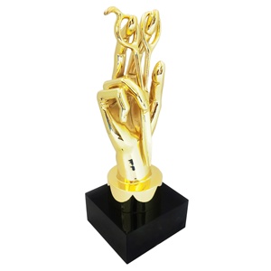 Nouveauté 2026 : Trophée personnalisé en métal doré, coupe de récompense pour les meilleurs barbiers, <span class=keywords><strong>ciseaux</strong></span> dorés, design tendance pour les réalisations et souvenirs - Product Image 2