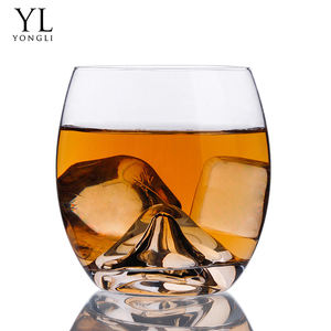 كؤوس ويسكي زجاجية مائلة رائجة البيع بقاعدة مستديرة وشكل متمايل - Product Image 6